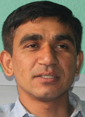 कम्युनिस्ट राजमा थाल थापिरहेका मजदुर