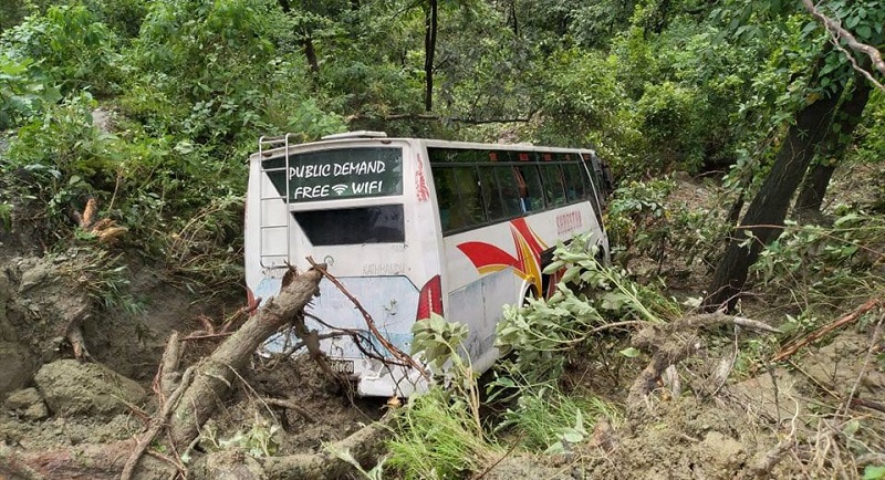 buss-accdent-candles khabar