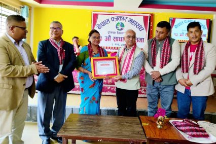राससकर्मी खड्का ‘विकास पत्रकारिता पुरस्कार’ बाट पुरस्कृत