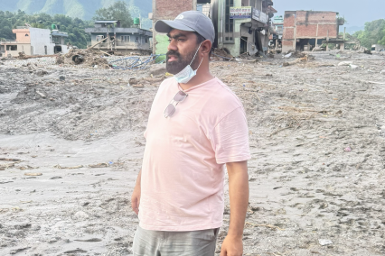 जलबायु परिवर्तनसँगै हिमालले बगायो बिनासका आँसु, राहतमा जोडौं सहयोगी हात