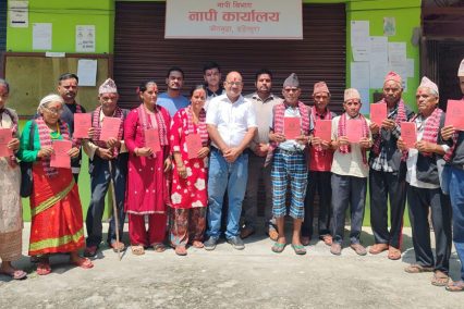 नाप नक्सा पूरा भएको ३८ वर्षपछि पाए डडेलधुराका १२ परिवारले पाए पुर्जा नाप नक्सा पूरा भएको ३८ वर्षपछि पाए डडेलधुराका १२ परिवारले पाए पुर्जा